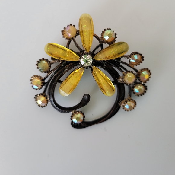 Vintage Lemon Yellow Glass and Aurora Borealis Stone Floral Brooch - Picture 1 of 16
